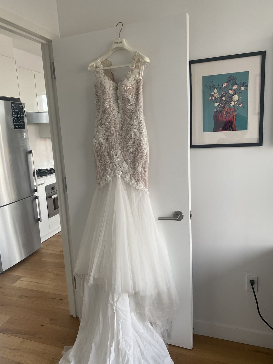 Style Galatea Pronovias Size 0 Nude Mermaid Dress on Queenly