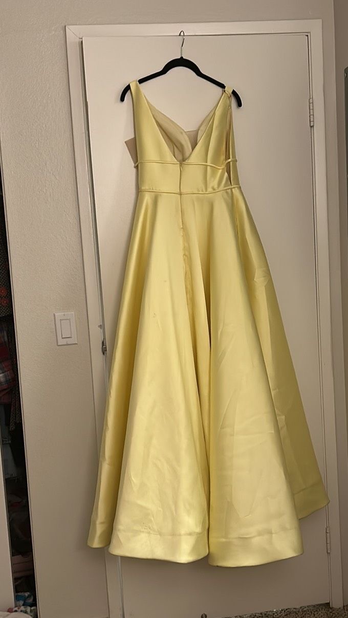 La Femme Size 2 Prom Yellow Ball Gown on Queenly