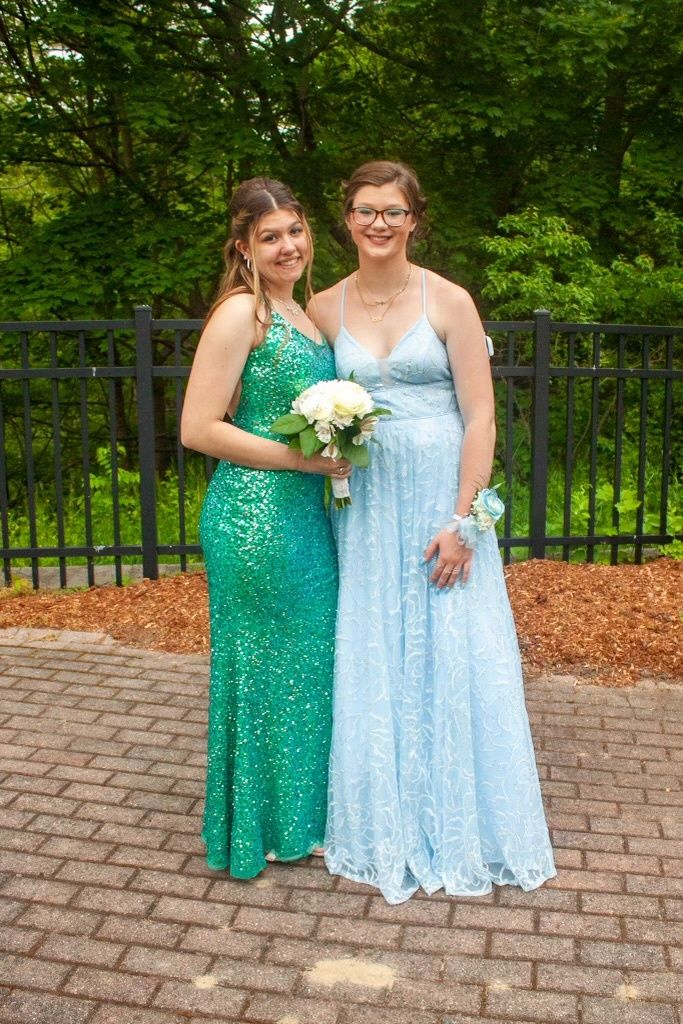 Jules and Cleo Size 6 Prom Sequined Green Side Slit Dress on Queenly