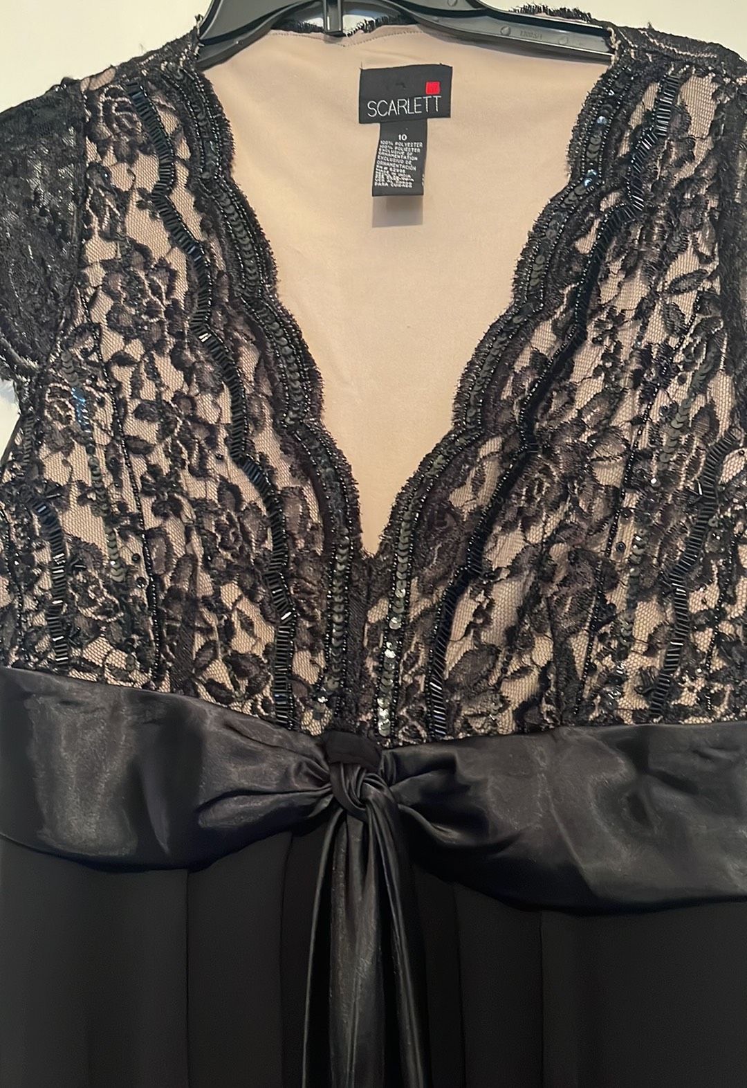 Size 10 Lace Black Cocktail Dress on Queenly