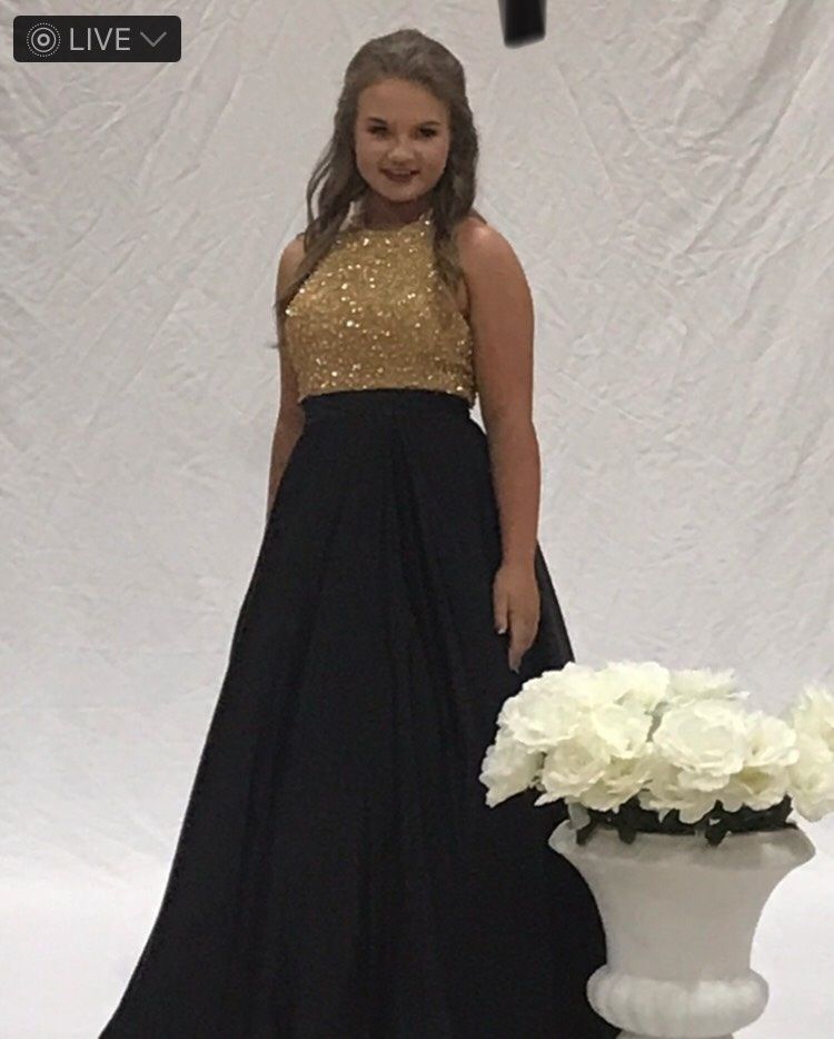 Size 6 Prom Black Ball Gown on Queenly