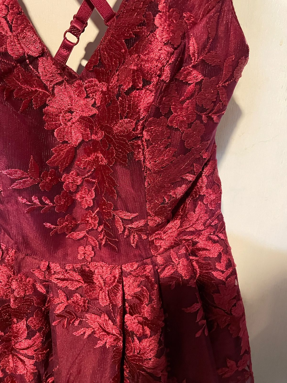 Size 2 Prom Plunge Burgundy Red A-line Dress on Queenly