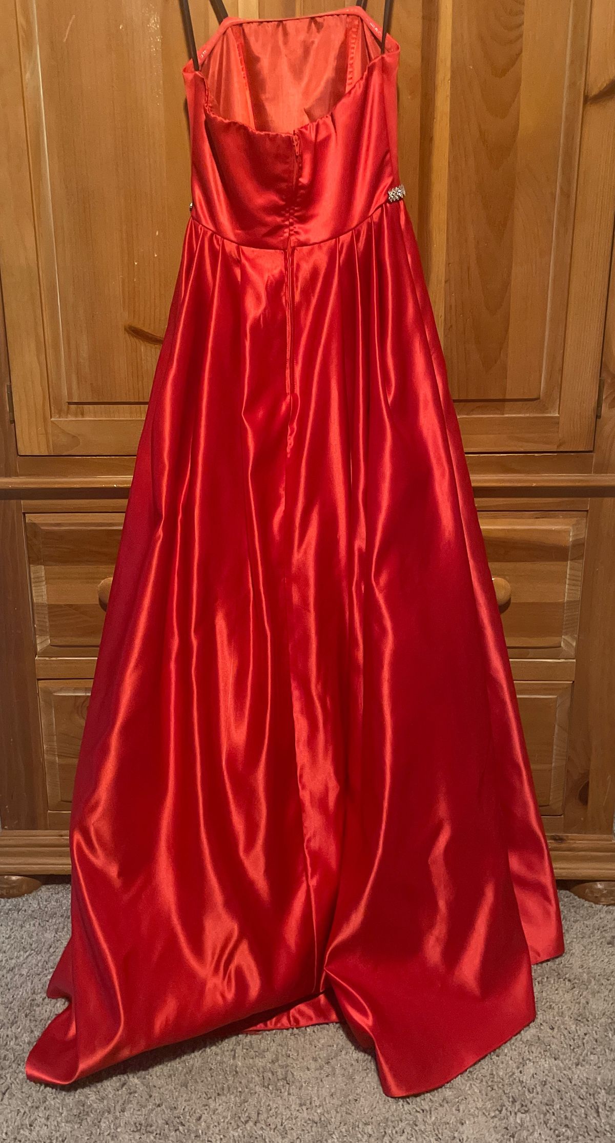 Size 2 Prom Red Ball Gown on Queenly
