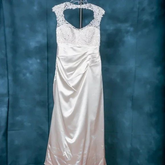 Light Box Size 6 Prom Lace White Floor Length Maxi on Queenly