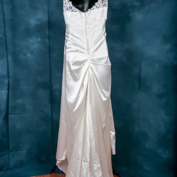 Light Box Size 6 Prom Lace White Floor Length Maxi on Queenly