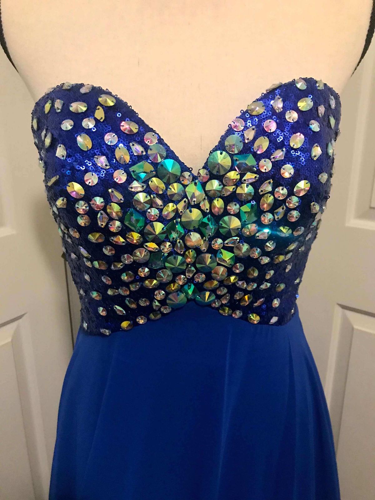 Size 6 Prom Strapless Royal Blue A-line Dress on Queenly
