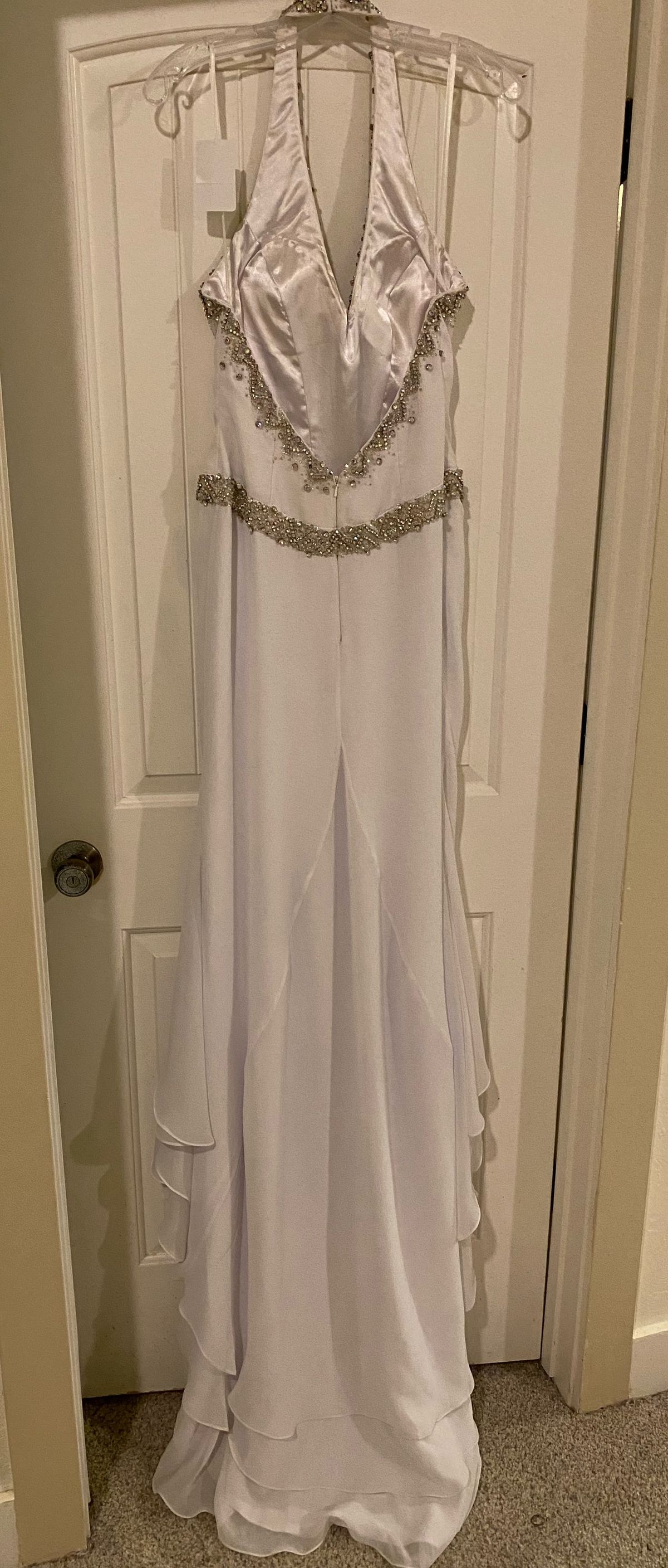 Size 10 Prom White Dress With Train on Queenly