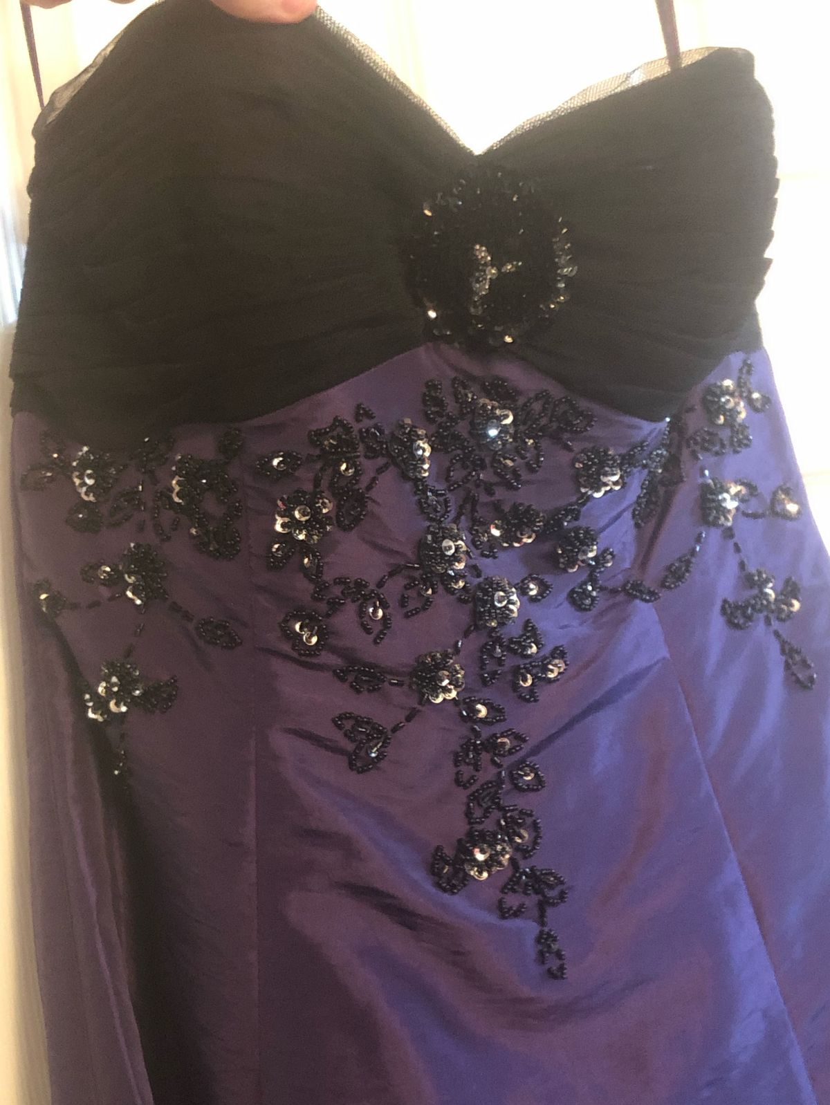 Size 14 Prom Purple Ball Gown on Queenly
