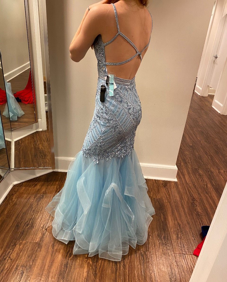 Camille La Vie Size 4 Prom Blue Mermaid Dress on Queenly