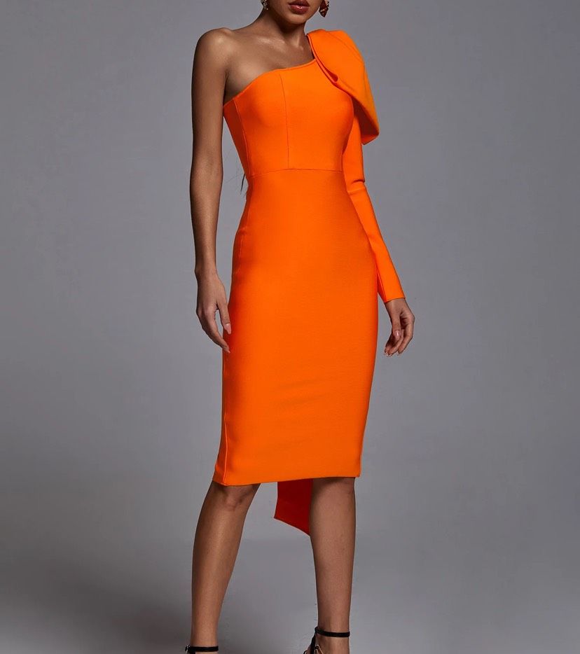 Size 8 Prom Orange Cocktail Dress on Queenly