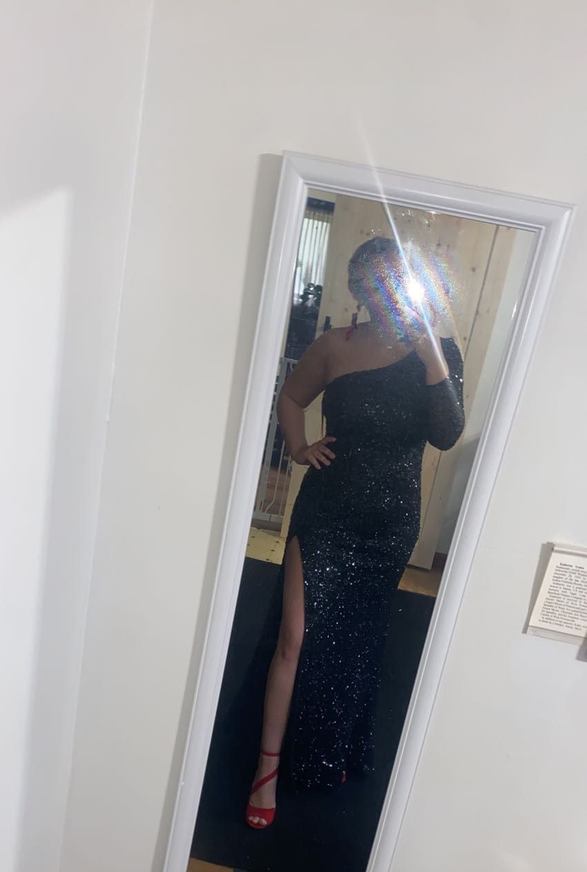 Ashley Lauren Size 10 Prom Black Side Slit Dress on Queenly
