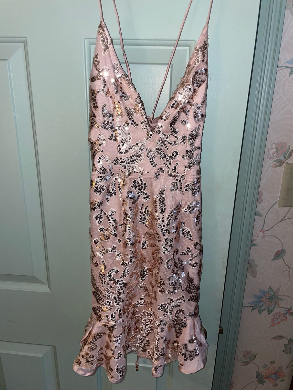Size 2 Prom Sequined Light Pink Cocktail Dress on Queenly