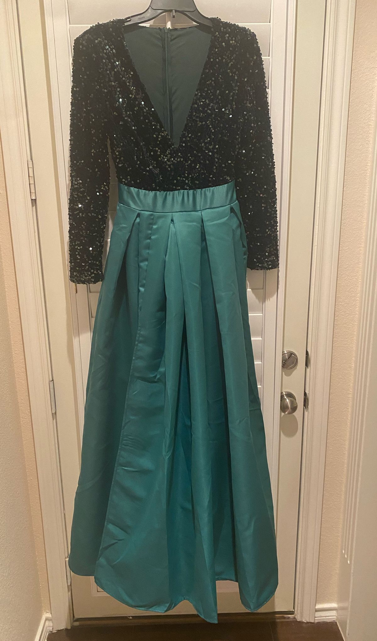 Size 6 Pageant Sequined Green Floor Length Maxi on Queenly