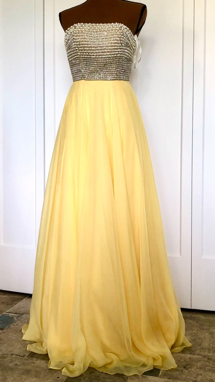 Sherri Hill Size 2 Yellow A-line Dress on Queenly