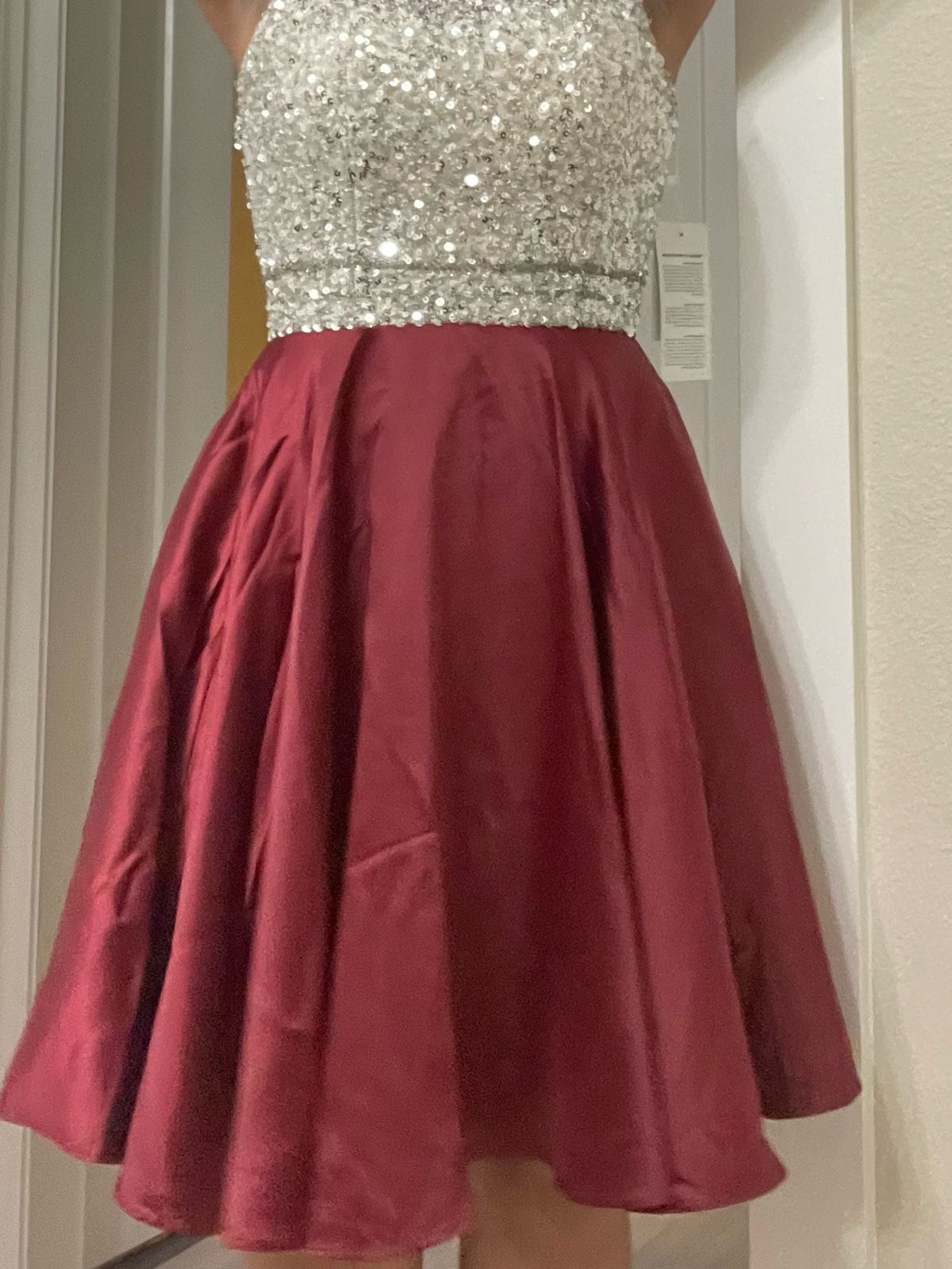 Tangfuti Size 2 Prom Red Ball Gown on Queenly