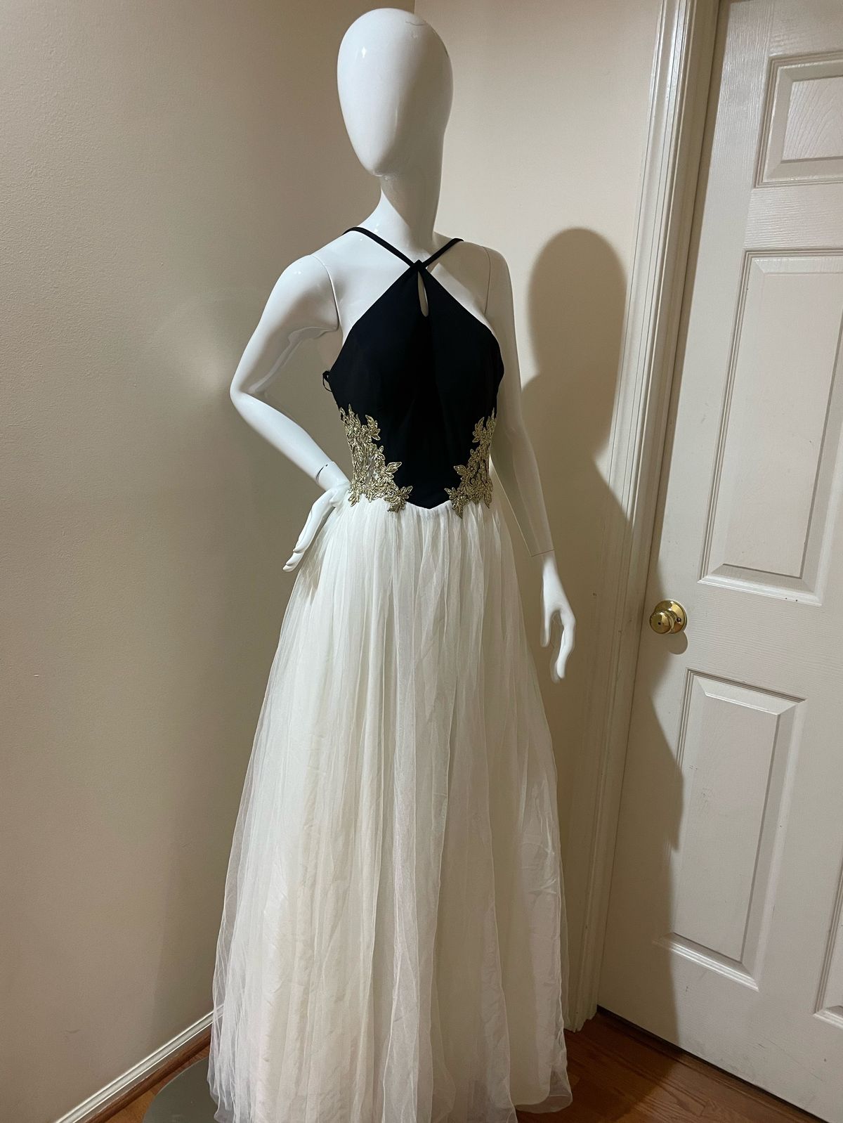 Size 8 Prom White Floor Length Maxi on Queenly