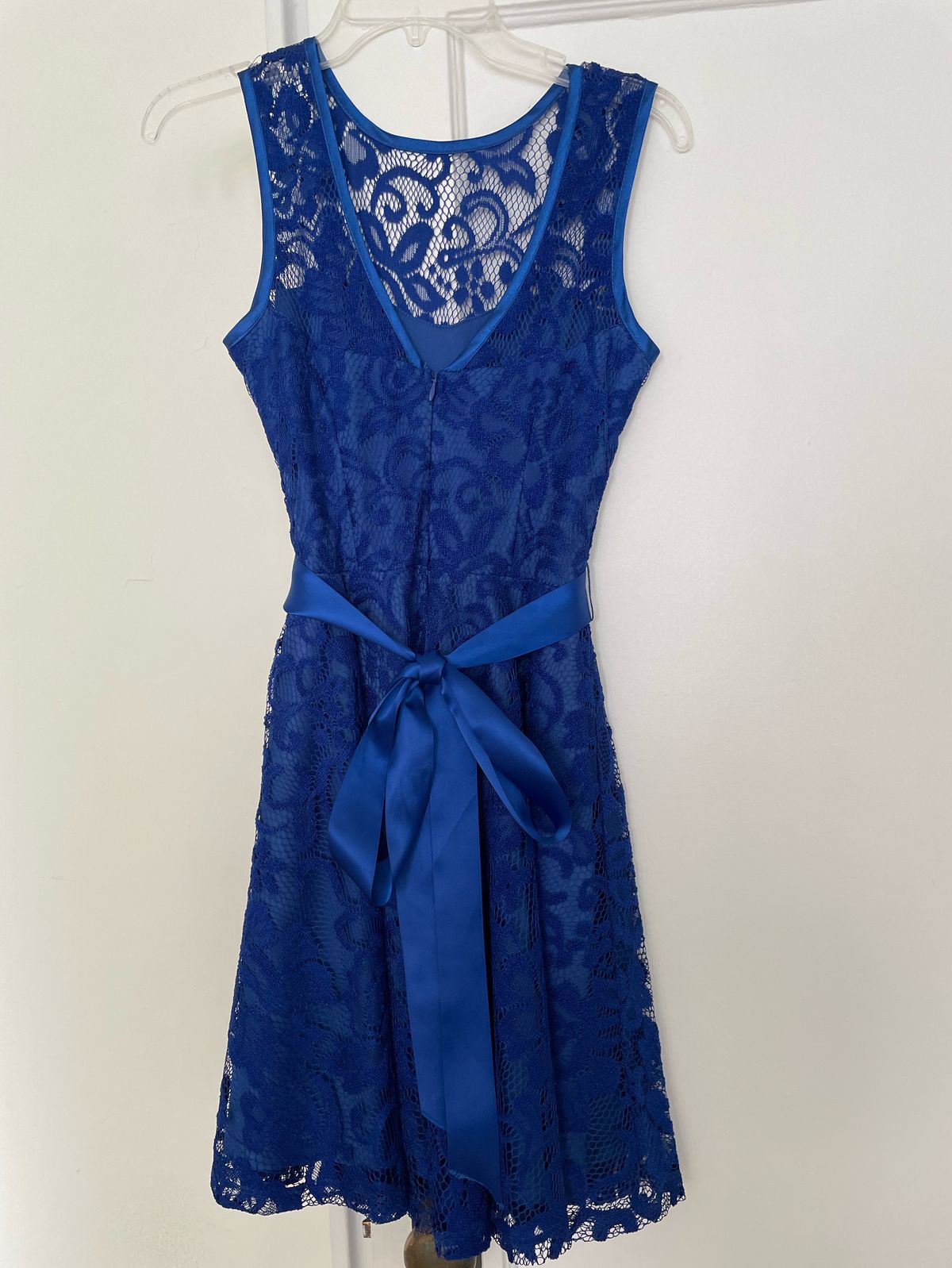 Size 4 Wedding Guest Lace Blue Cocktail Dress on Queenly