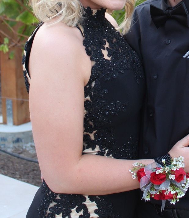 Sherri Hill Size 6 Prom High Neck Lace Black Cocktail Dress on Queenly