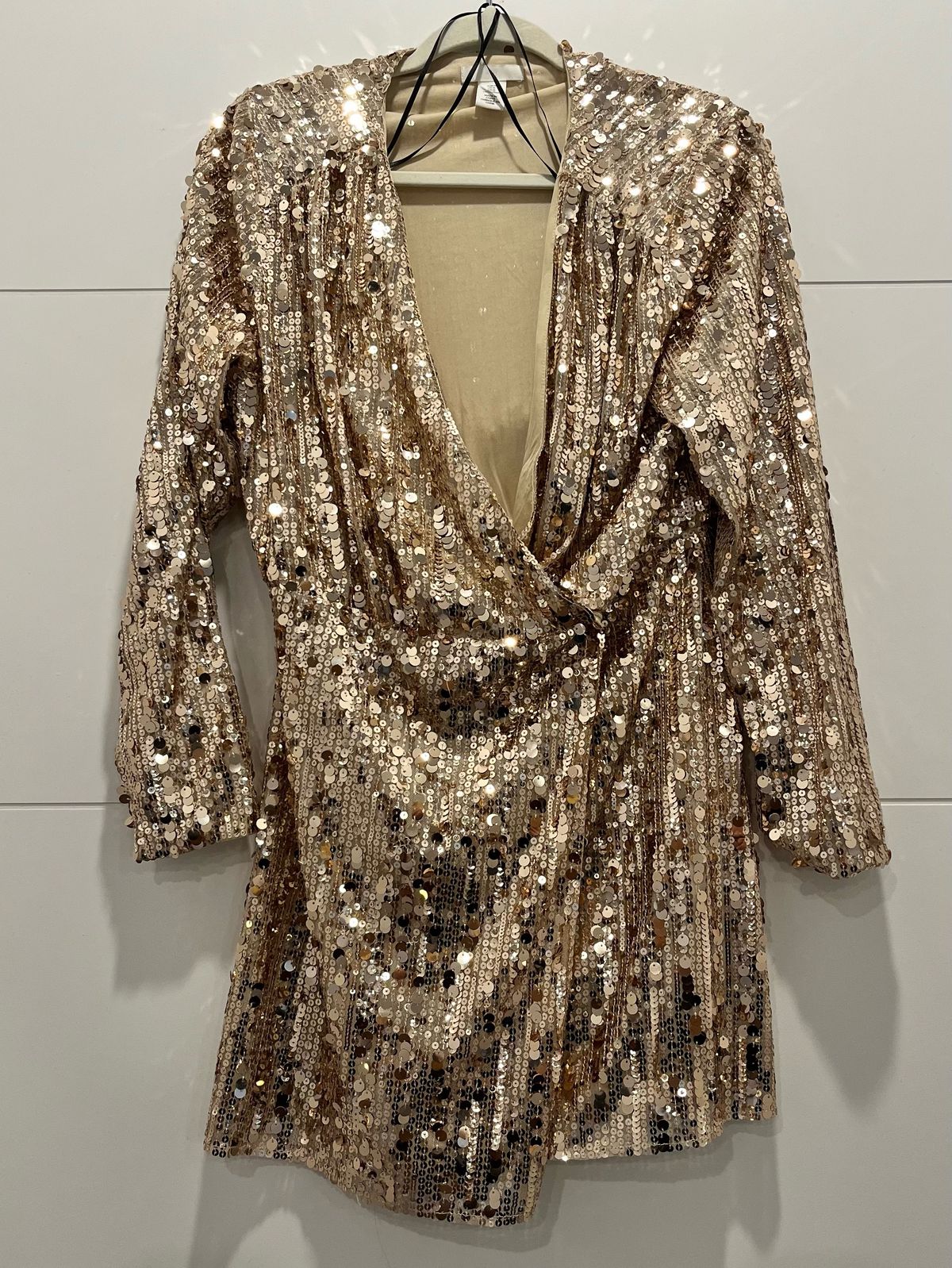 H&M Size 6 Long Sleeve Sequined Gold Cocktail Dress on Queenly