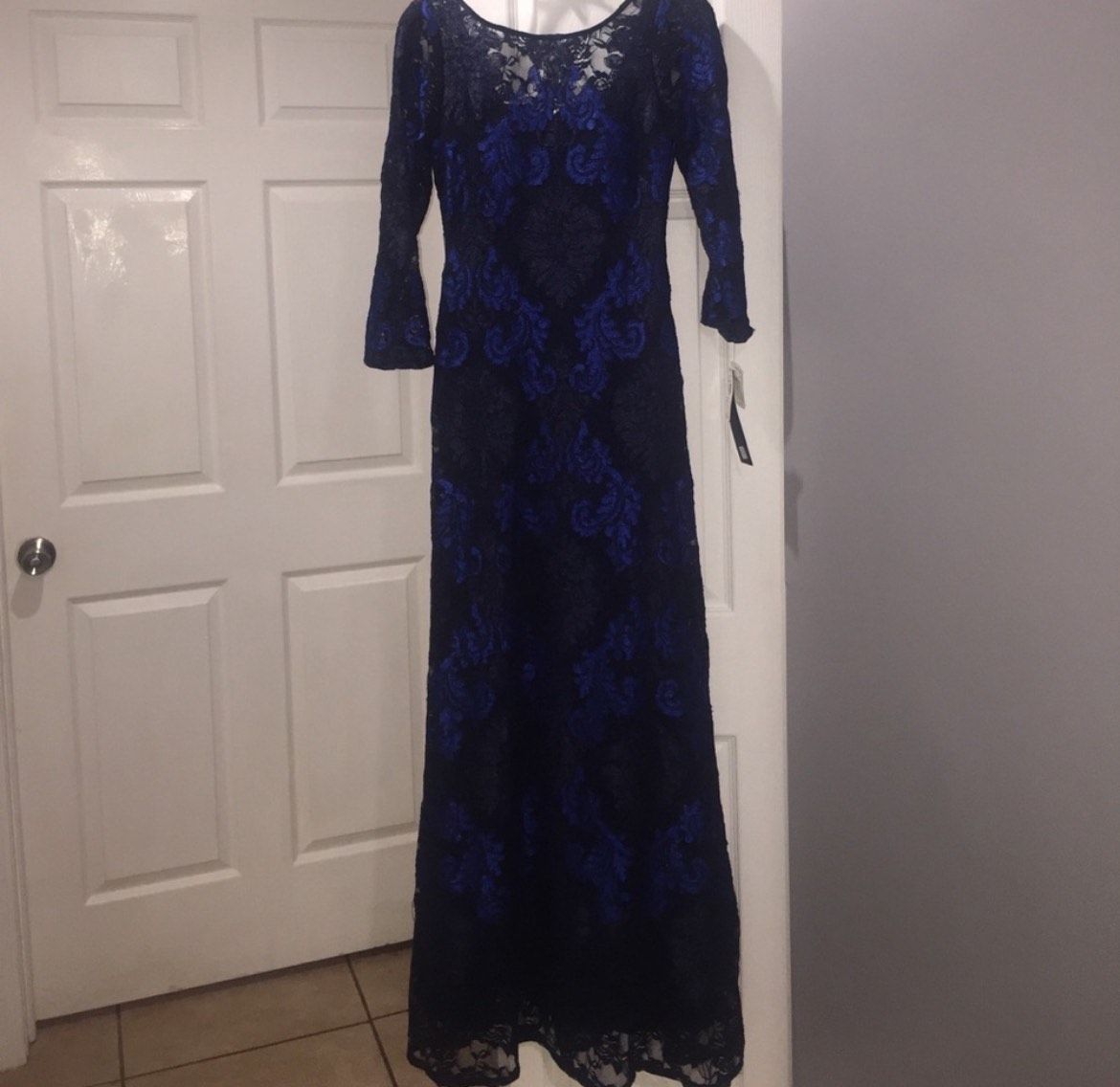 Size 0 Lace Navy Blue Floor Length Maxi on Queenly
