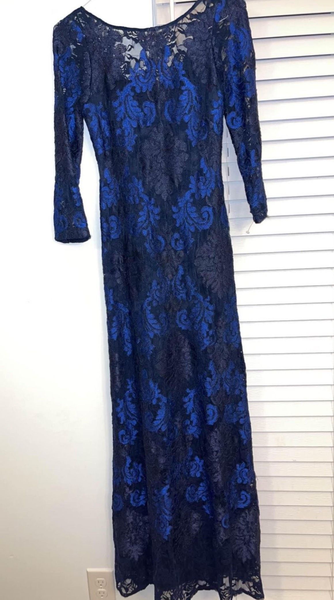Size 0 Lace Navy Blue Floor Length Maxi on Queenly