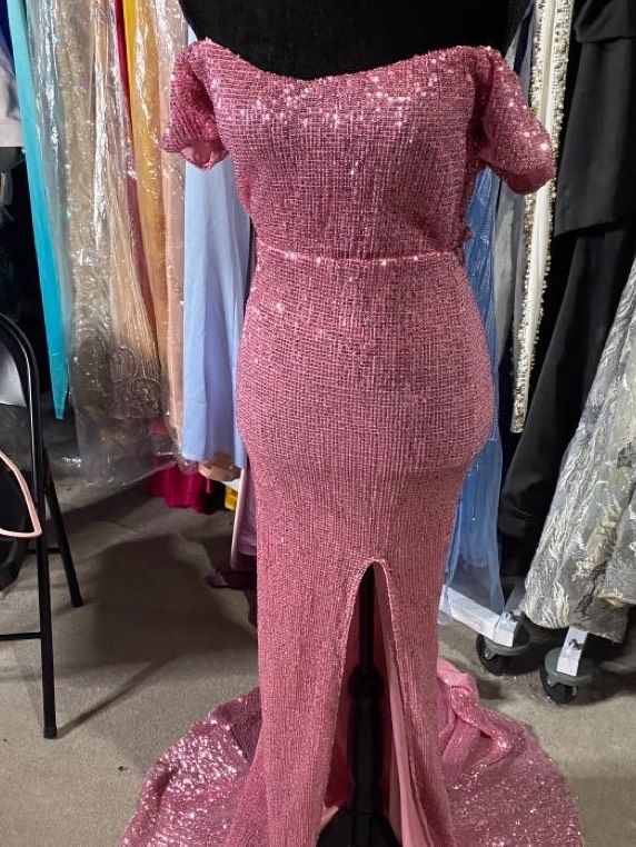 Size 2 Bridesmaid Off The Shoulder Hot Pink Side Slit Dress on Queenly