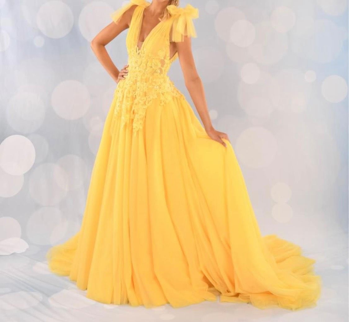 Tarik Ediz Size 6 Pageant Lace Yellow Dress With Train on Queenly
