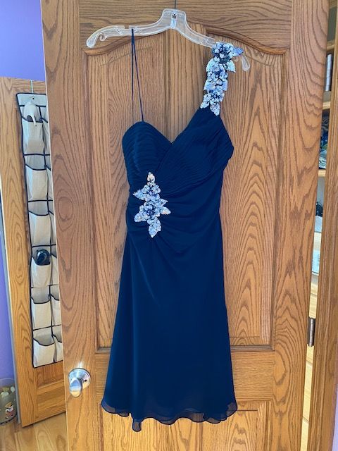 Faviana Size 6 Sequined Navy Blue Cocktail Dress on Queenly
