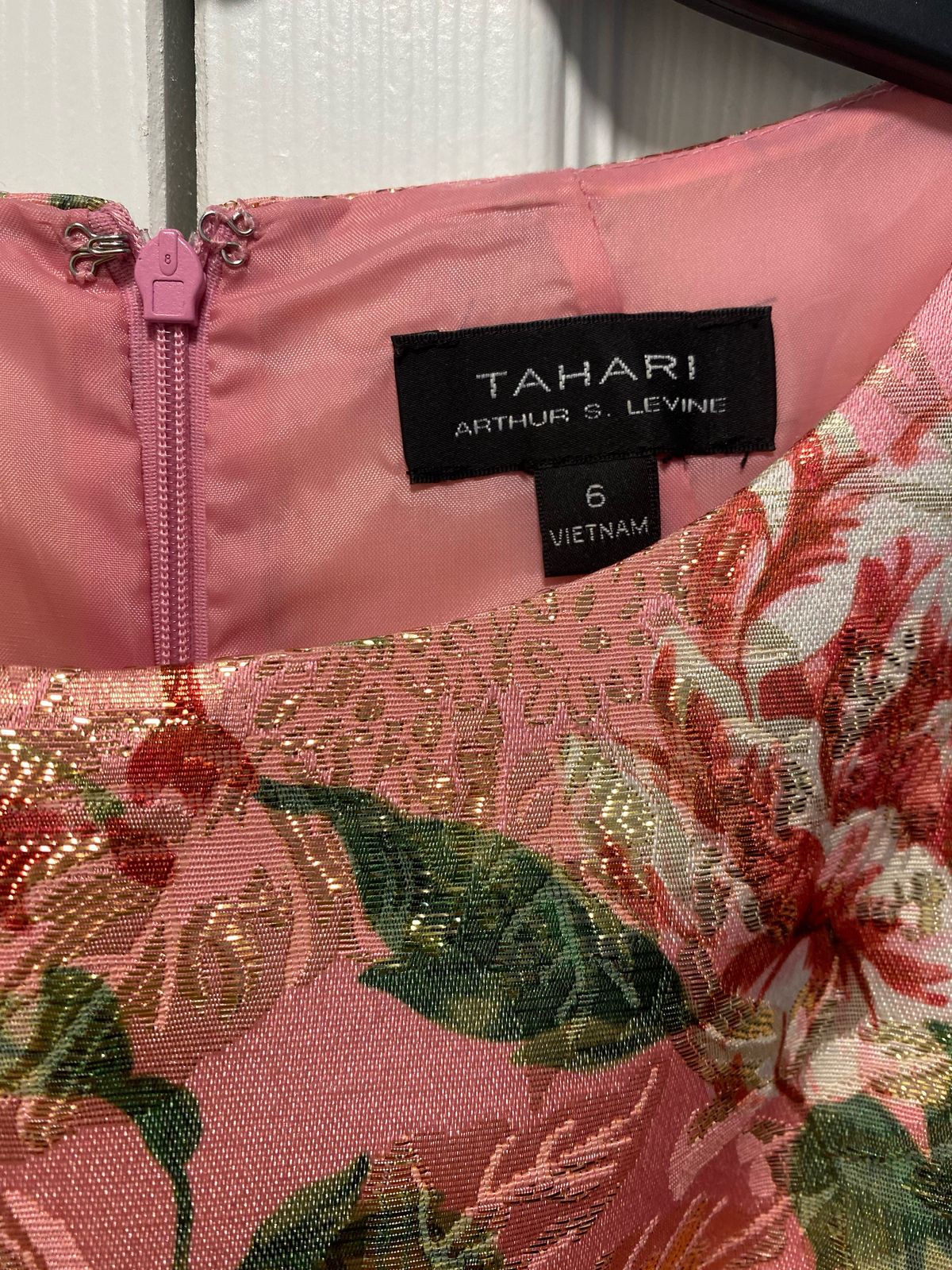 Tahari Size 6 Homecoming Floral Pink Cocktail Dress on Queenly