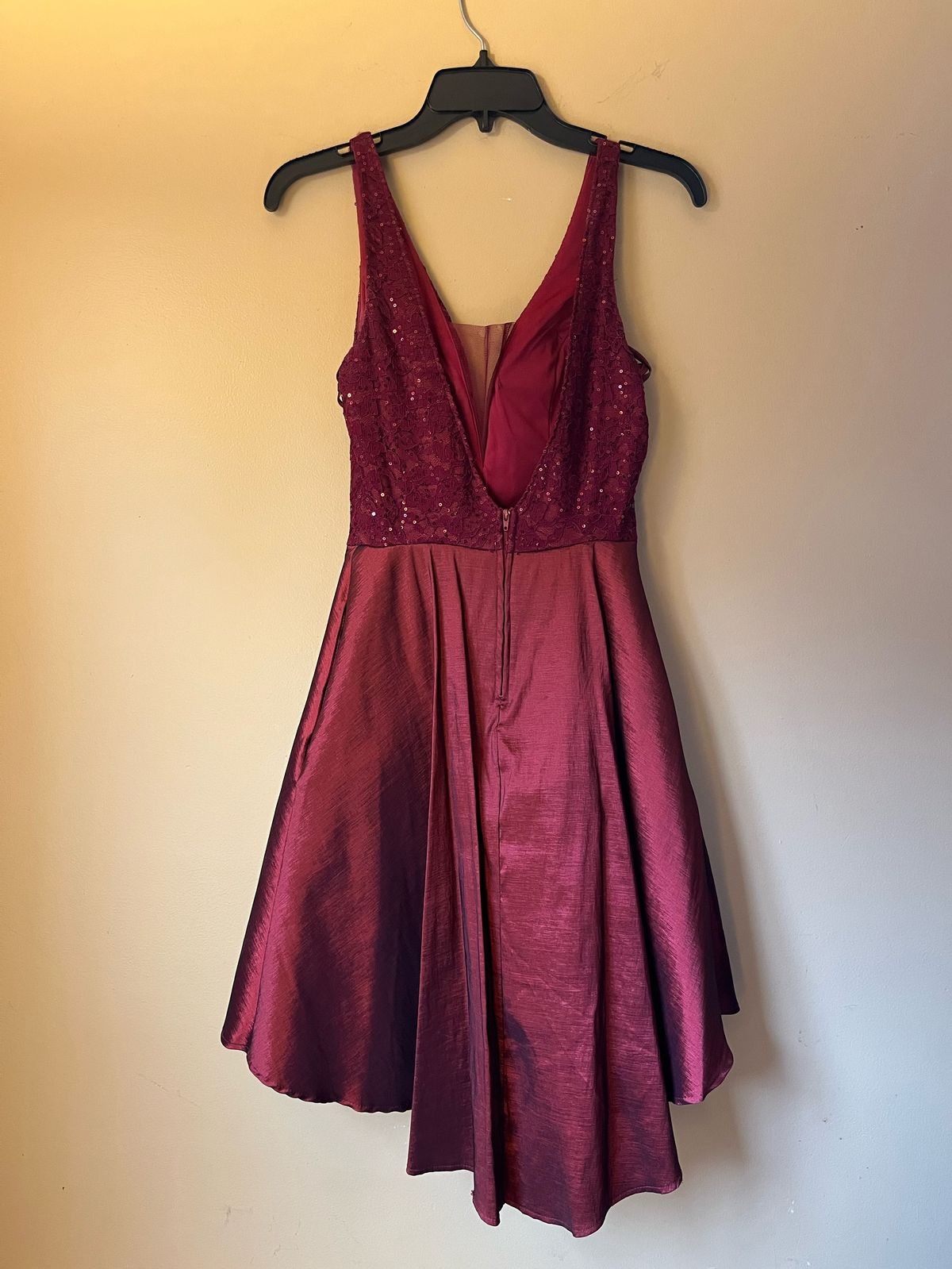 B darling Size 6 Prom Red Cocktail Dress on Queenly