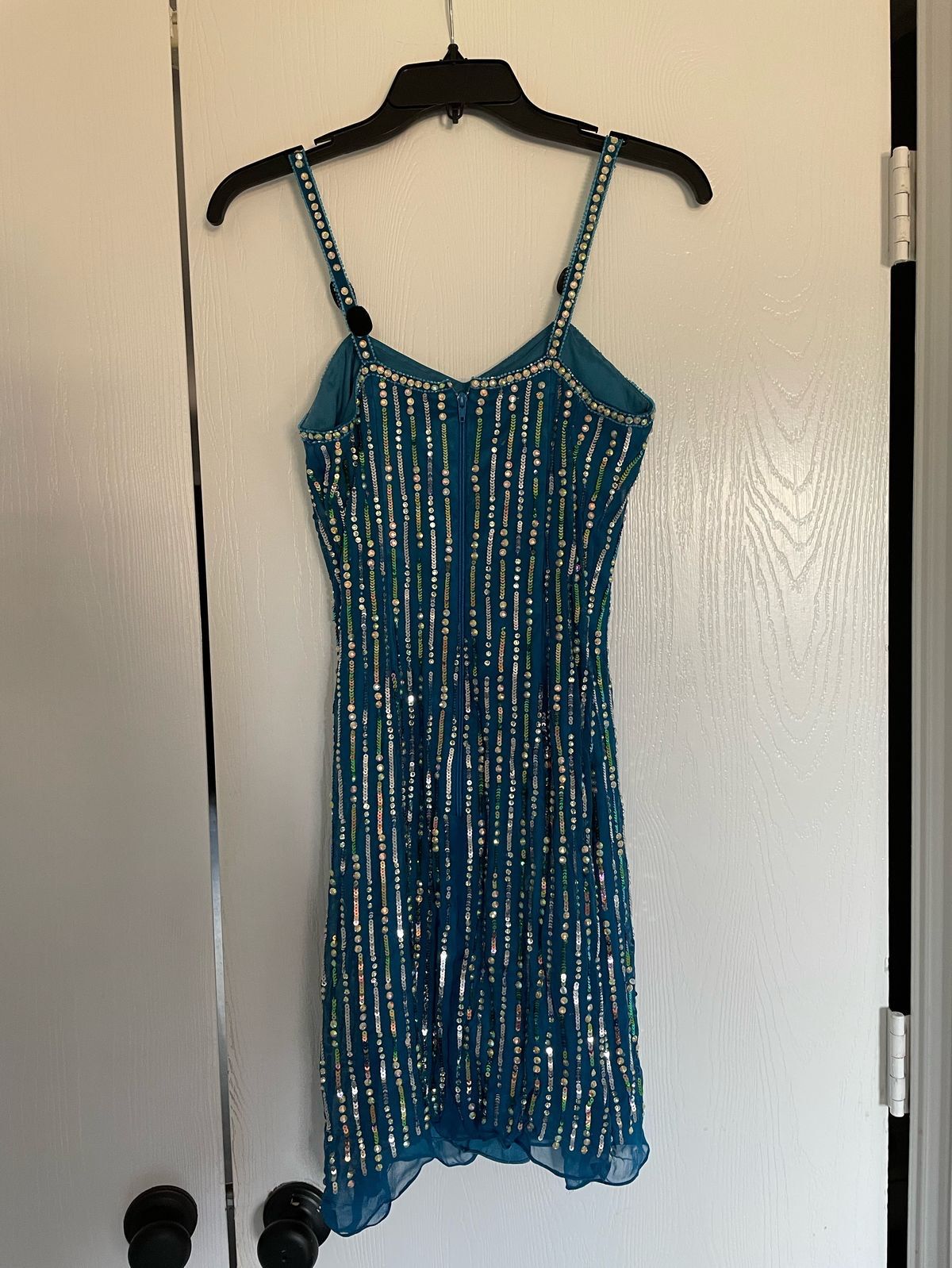 Size 4 Sequined Turquoise Blue Cocktail Dress on Queenly