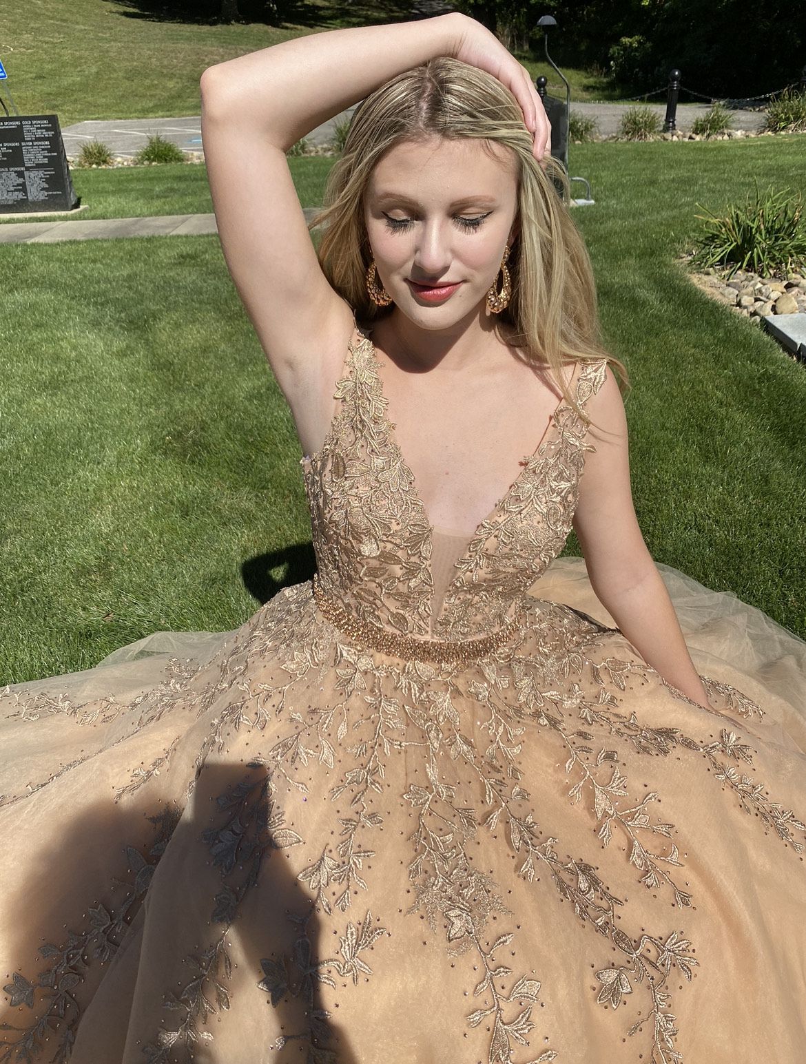 Sherri Hill Size 6 Prom Plunge Sheer Nude Ball Gown on Queenly
