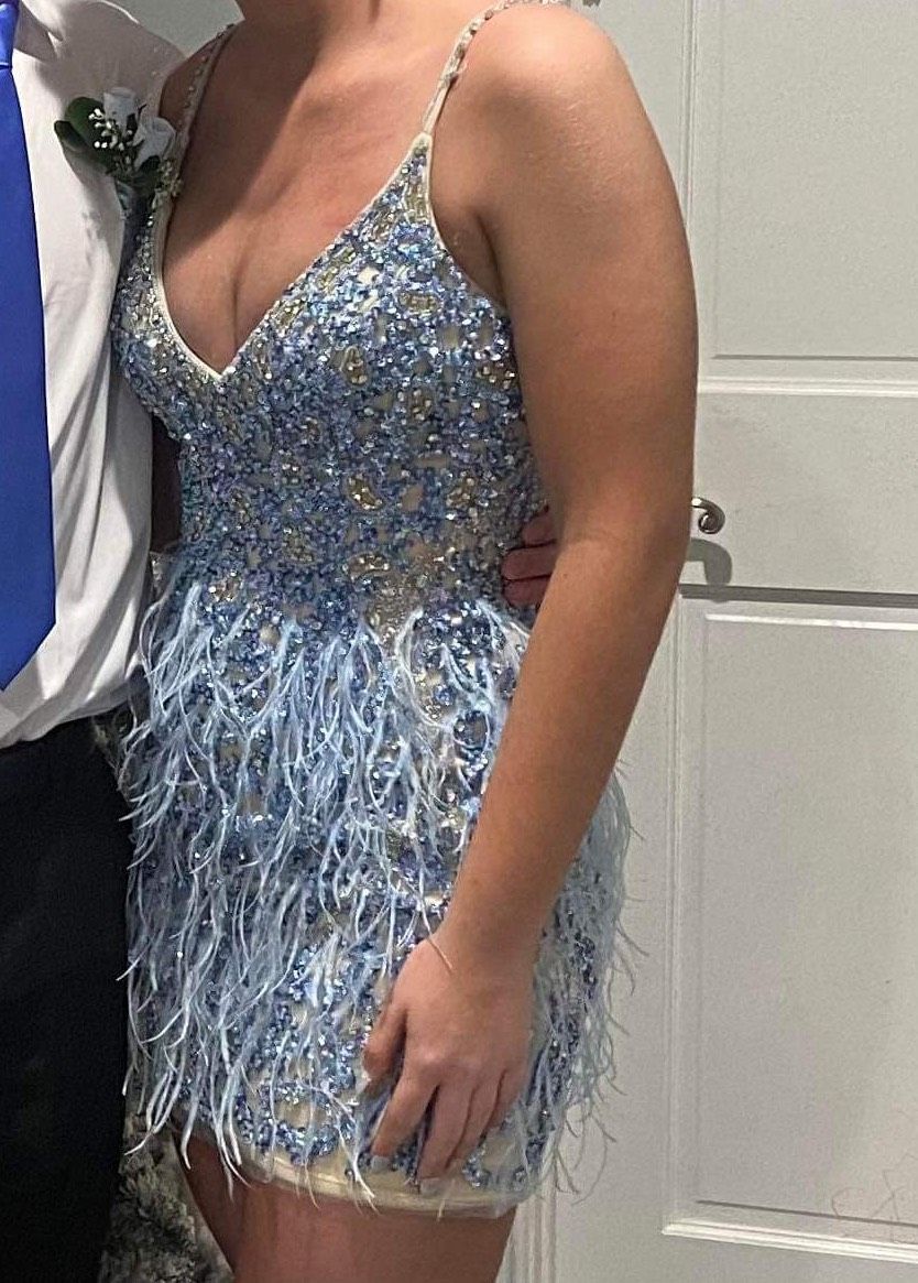 Colors Size 4 Homecoming Blue Cocktail Dress on Queenly