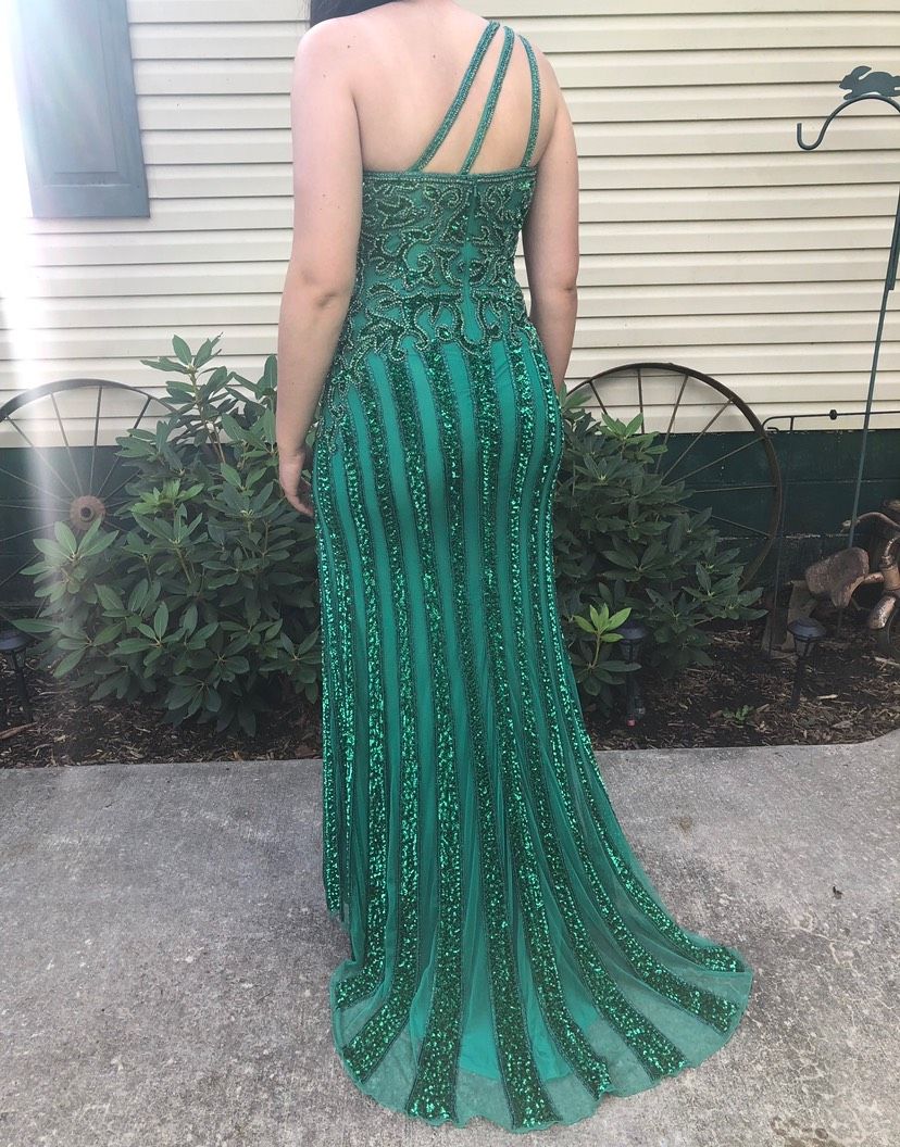 Sherri Hill Size 6 Prom Green Dress With Train on Queenly
