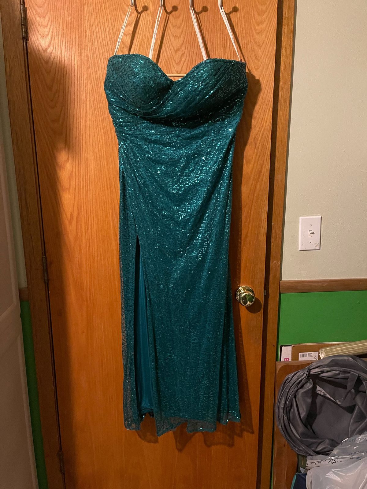 Size 2X Prom Sequined Green Floor Length Maxi on Queenly
