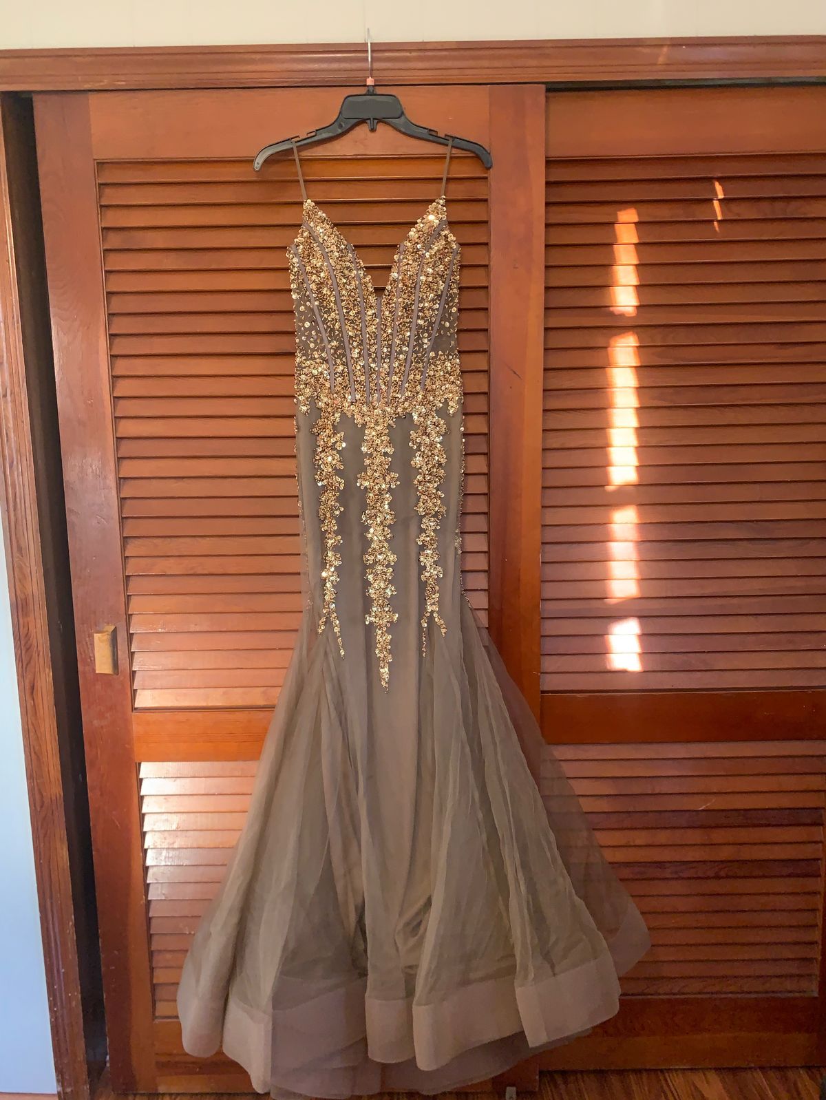 Jovani Size 2 Prom Plunge Sequined Gold Mermaid Dress on Queenly