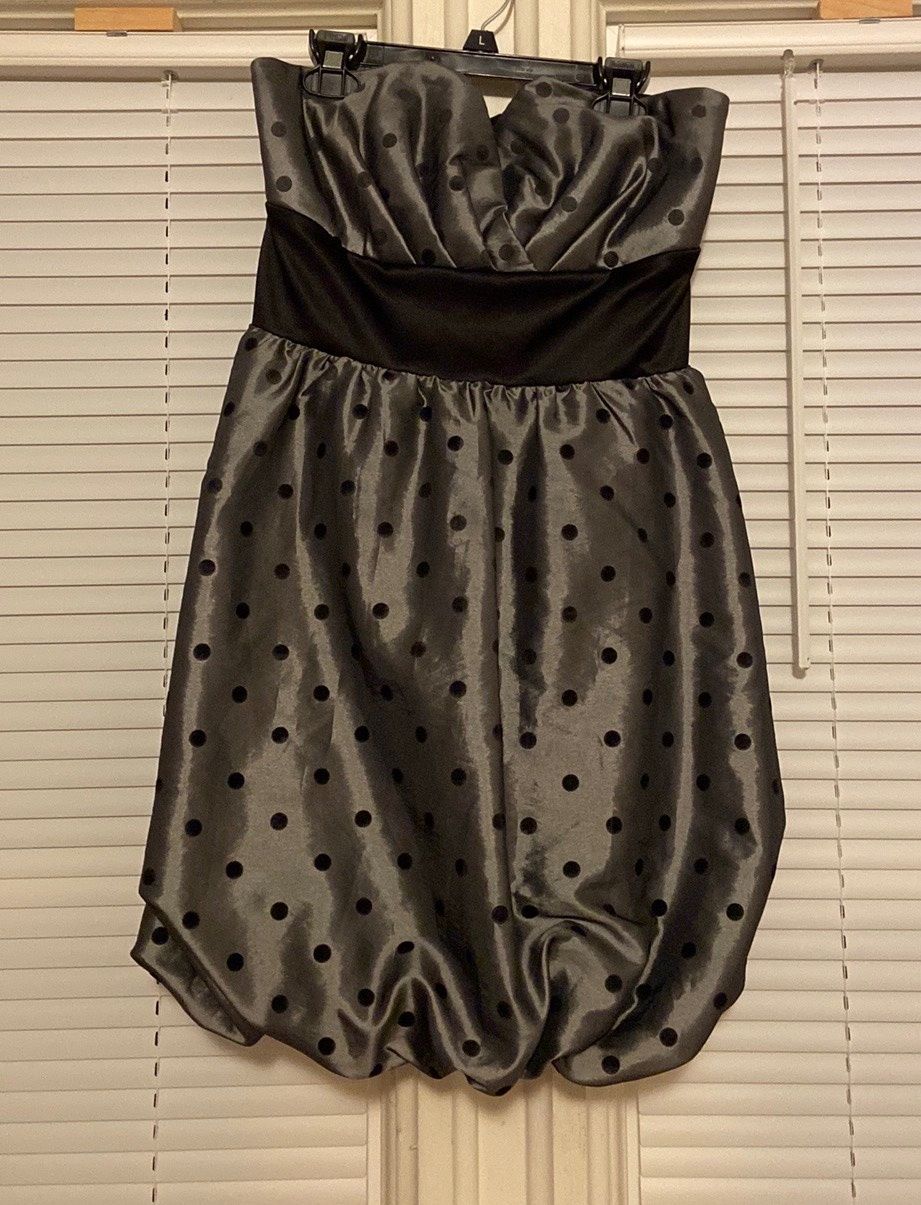Size 6 Strapless Gray Cocktail Dress on Queenly
