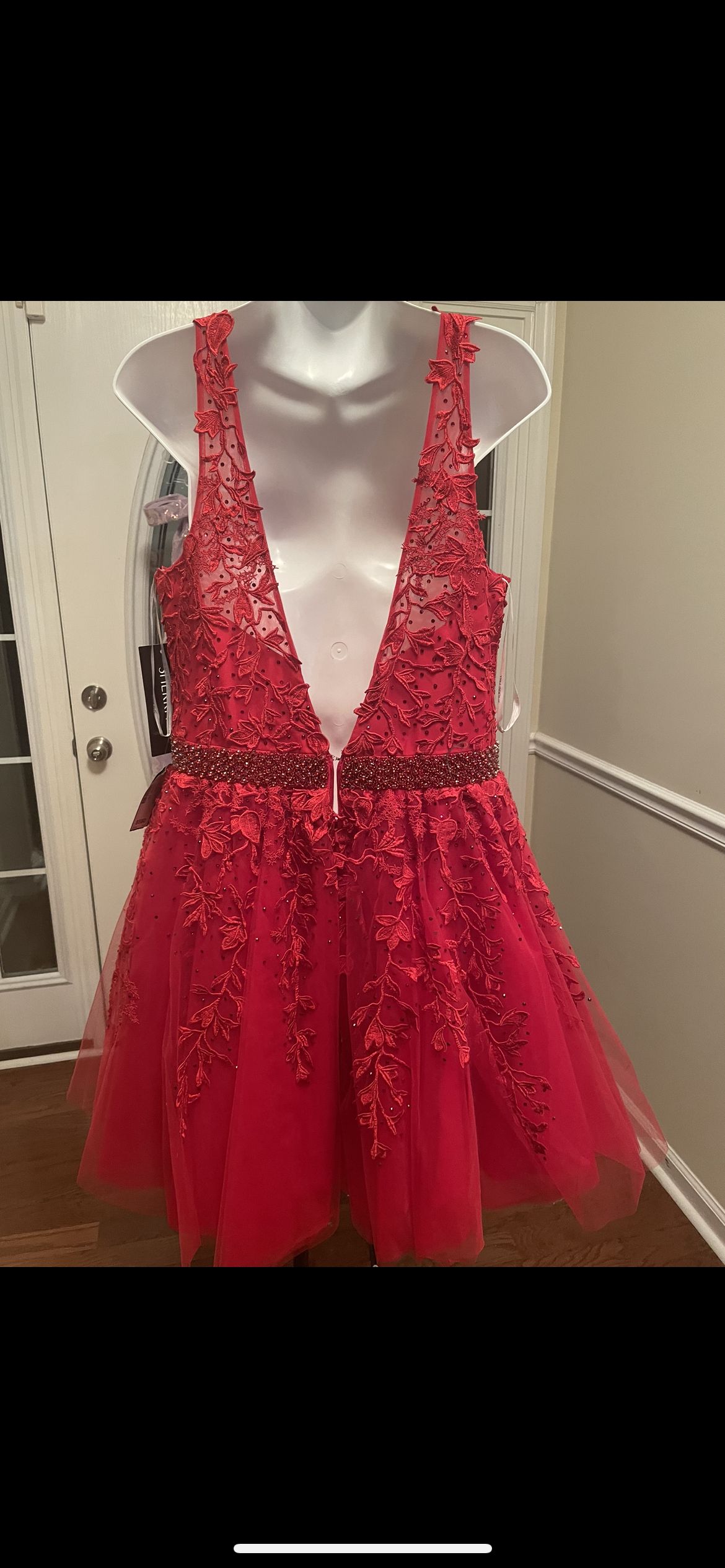 Style 52157 Sherri Hill Plus Size 16 Homecoming Lace Red Cocktail Dress on Queenly