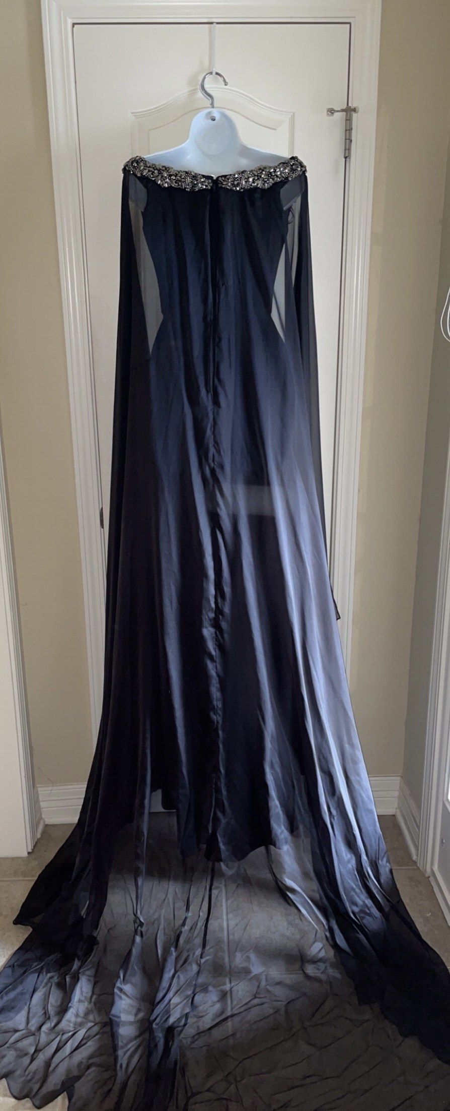 Fernando Wong Size 4 Prom Black Mermaid Dress on Queenly