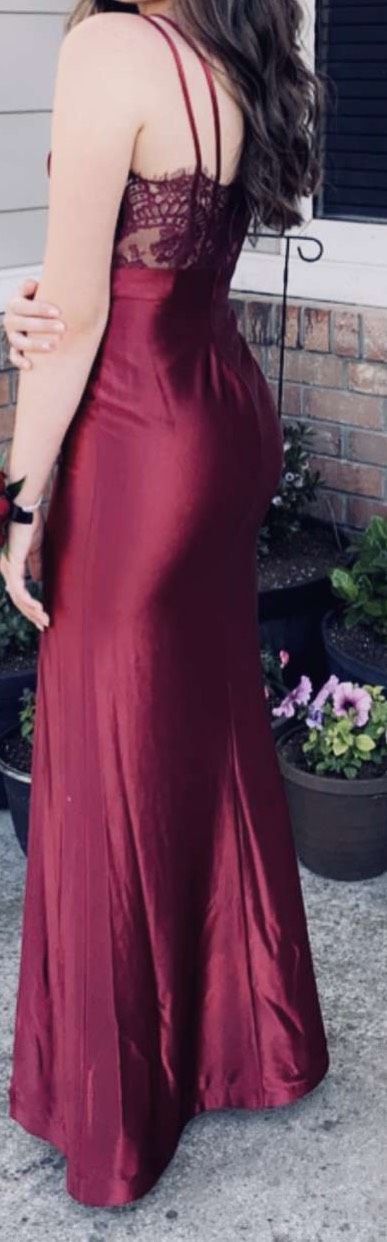 Size 2 Prom Lace Red Side Slit Dress on Queenly