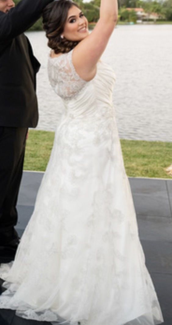 Plus Size 18 Wedding White Mermaid Dress on Queenly