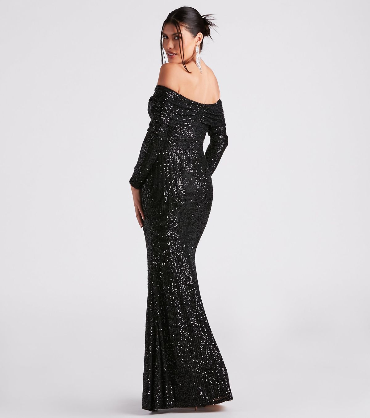 Style 05002-2646 Windsor Size M Prom Sequined Black Side Slit Dress on Queenly