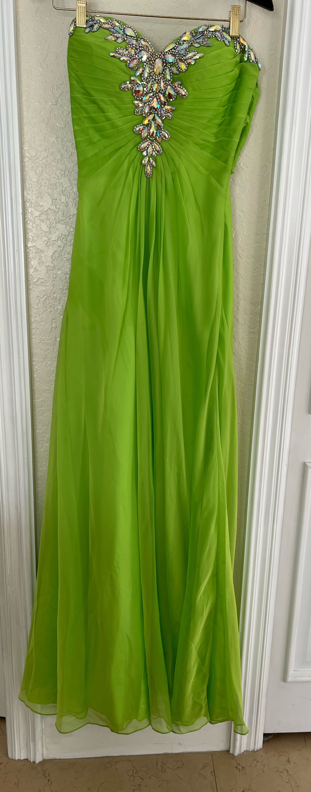 Size 6 Pageant Green Ball Gown on Queenly
