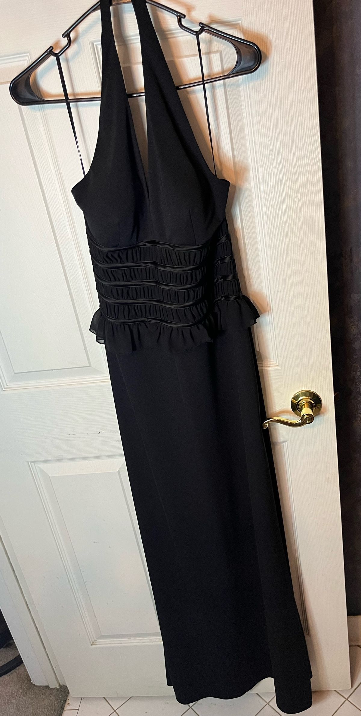 Size 10 Prom Black Floor Length Maxi on Queenly