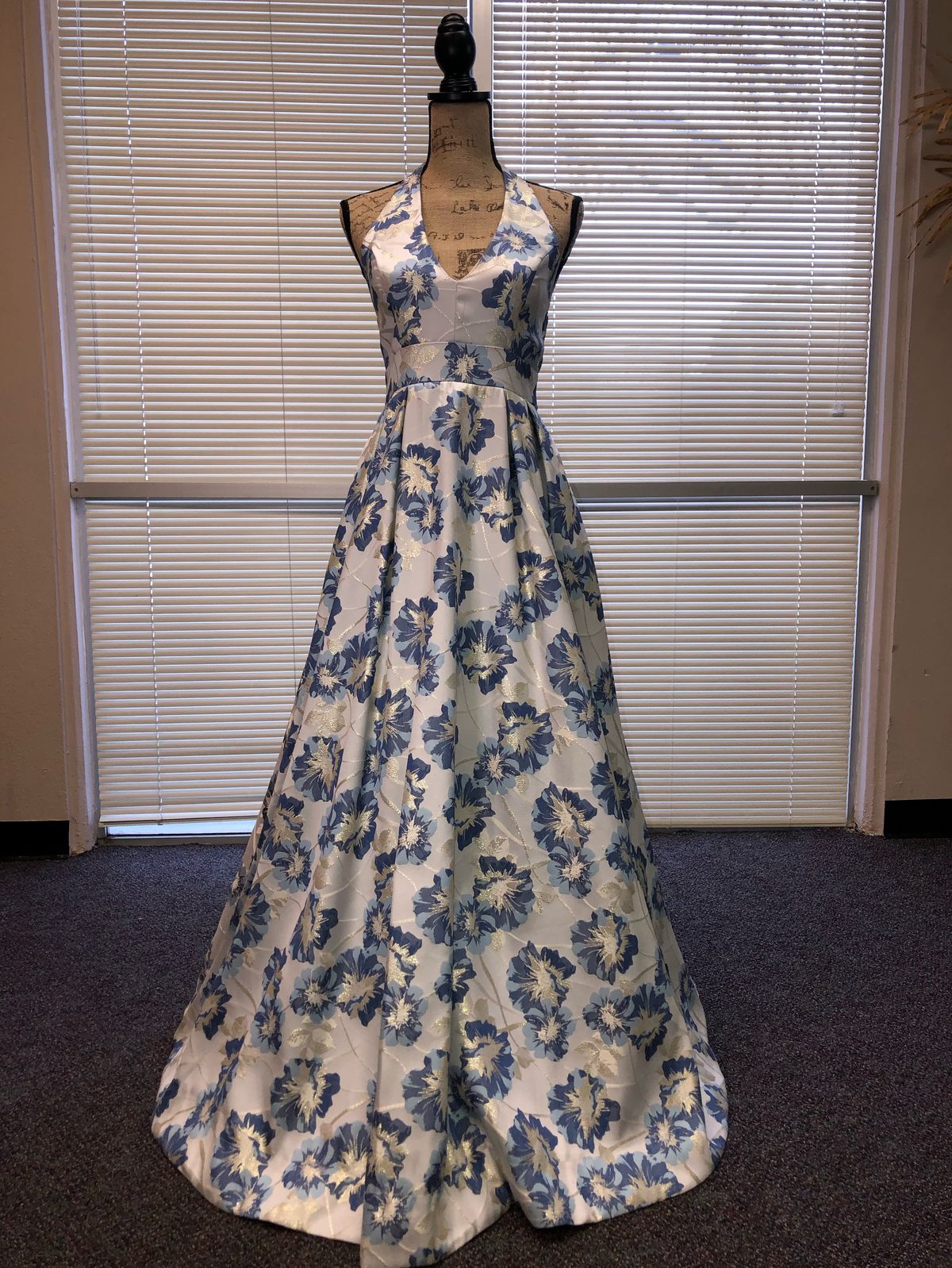 Size 4 Prom Halter Floral Multicolor Ball Gown on Queenly