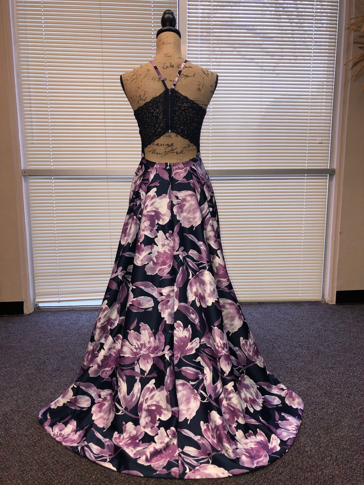 Size 6 Prom Floral Purple Cocktail Dress on Queenly