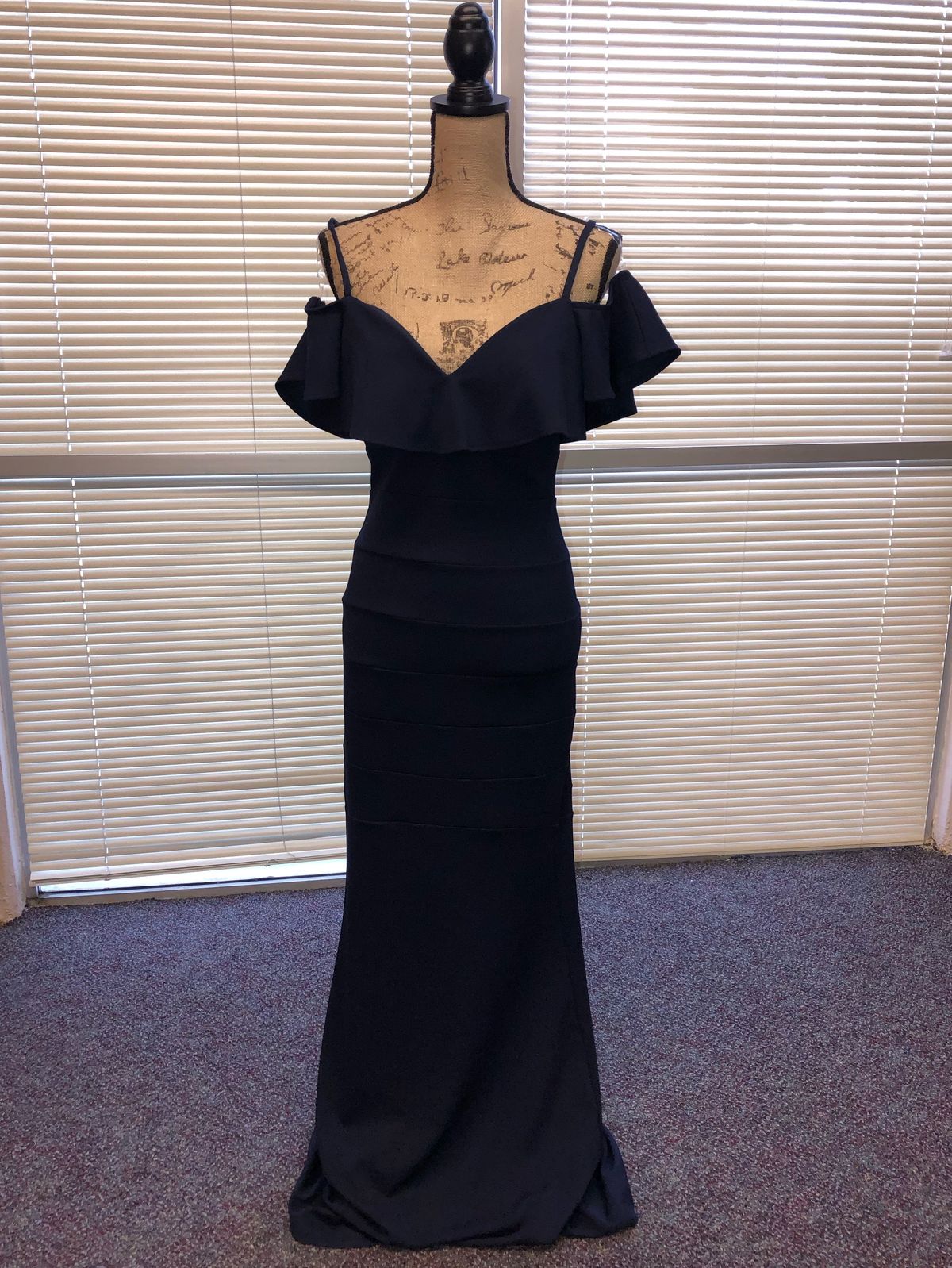 Size 4 Prom Off The Shoulder Navy Blue Floor Length Maxi on Queenly