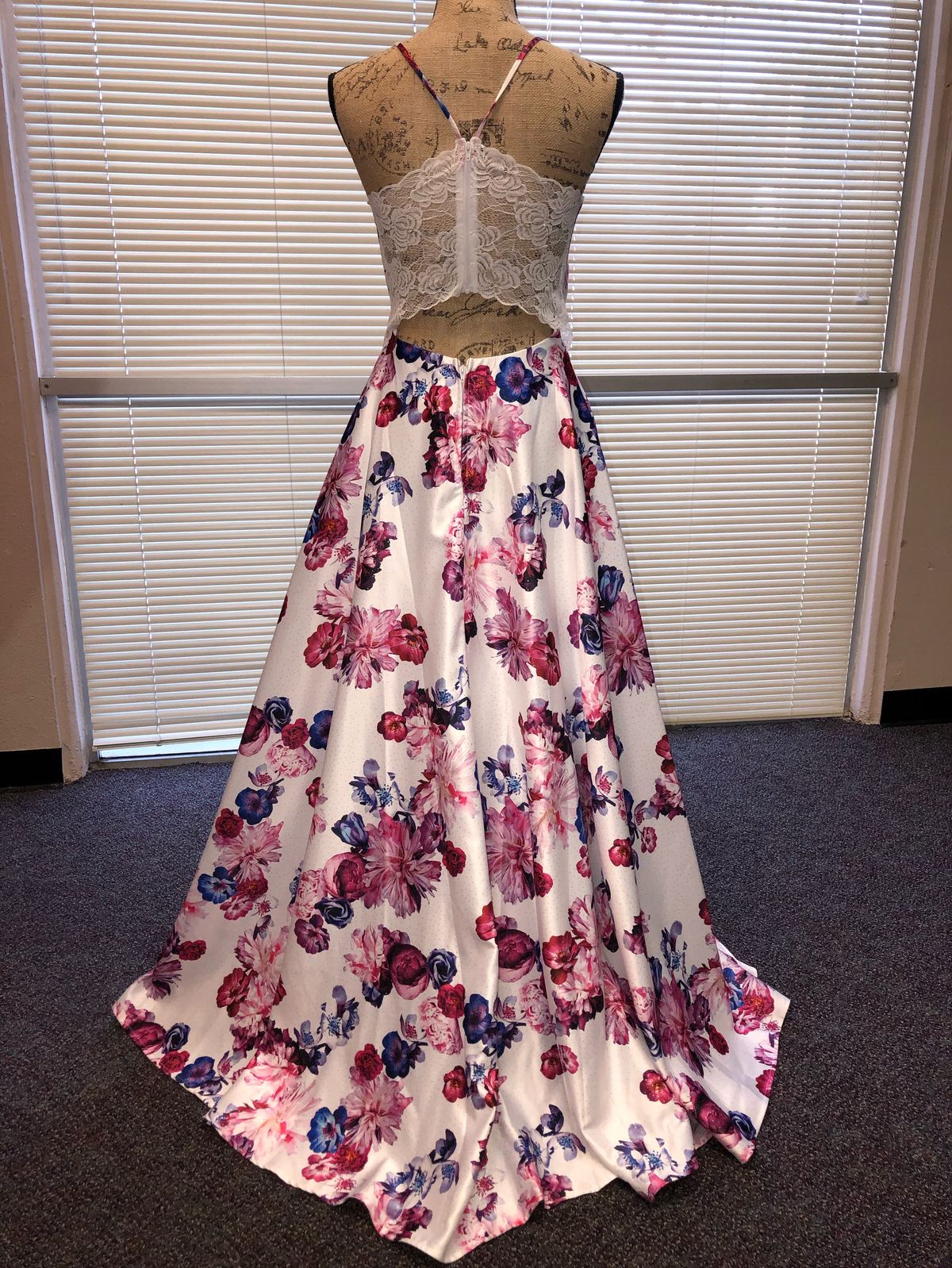 Size 8 Prom Satin Multicolor Ball Gown on Queenly