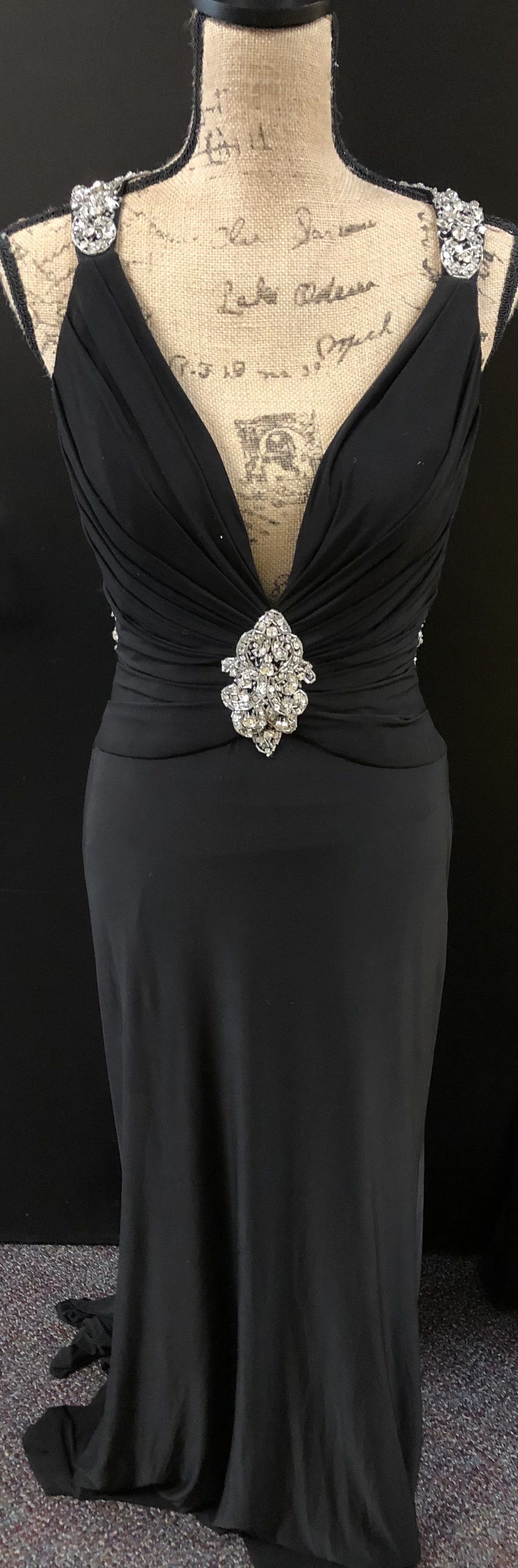 Size 6 Prom Plunge Black Dress With Train on Queenly