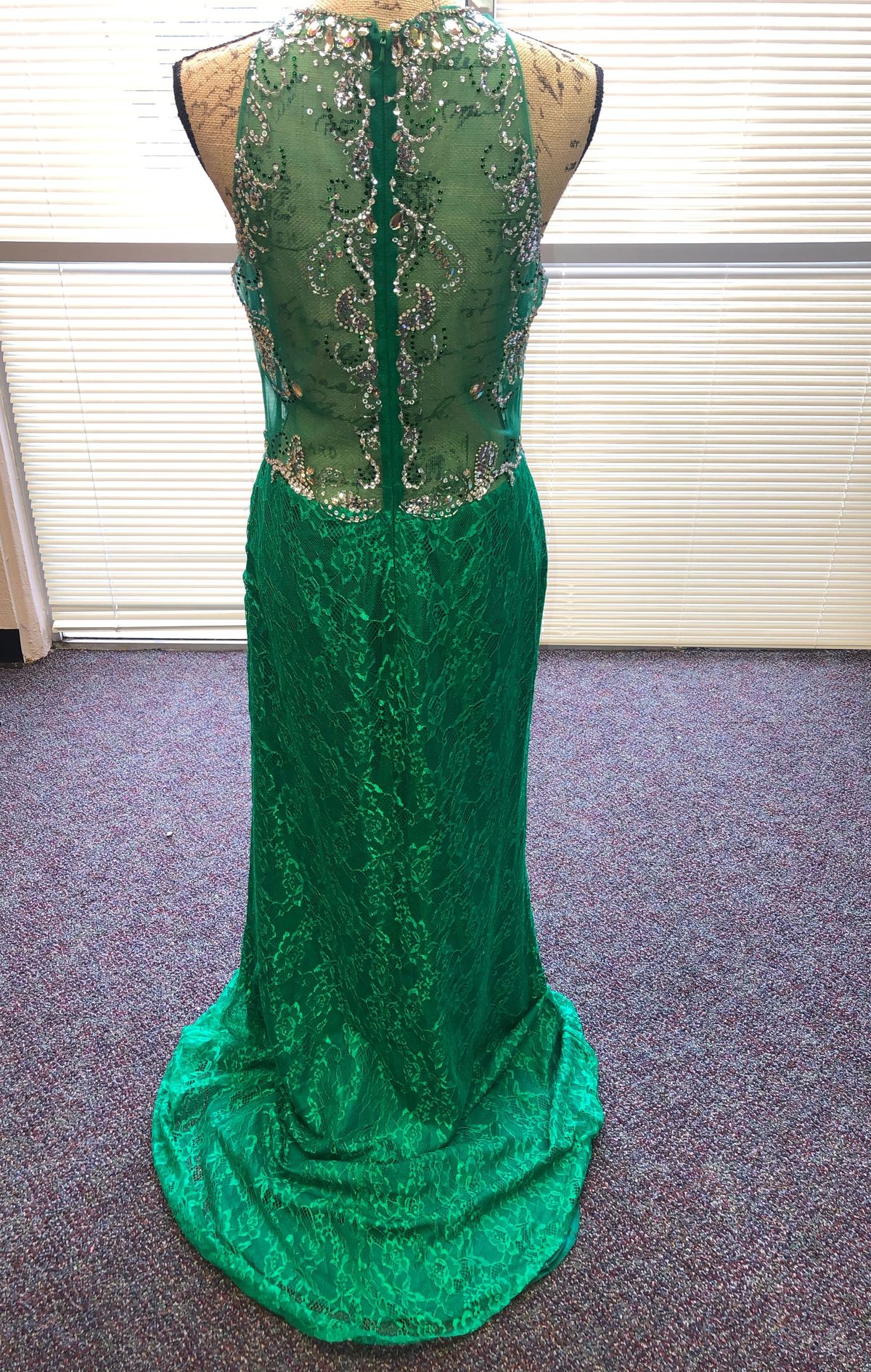Size 12 Prom Emerald Green Floor Length Maxi on Queenly